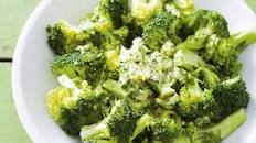 kruiden op broccoli